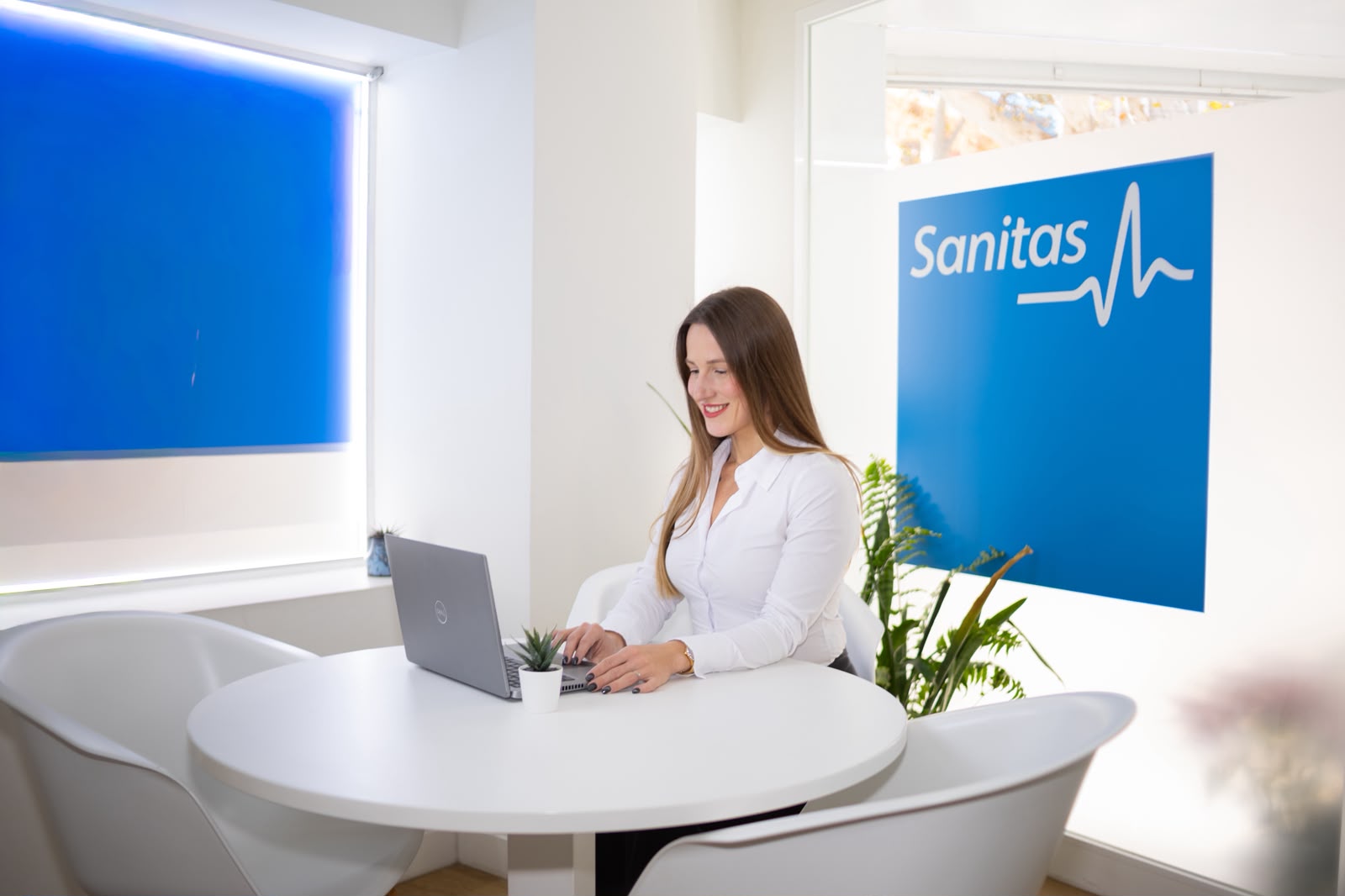 Yana at work with Sanitas materials